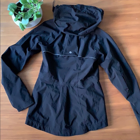 Lululemon Run: In The Rain Jacket Black Size 2 - Picture 8 of 8